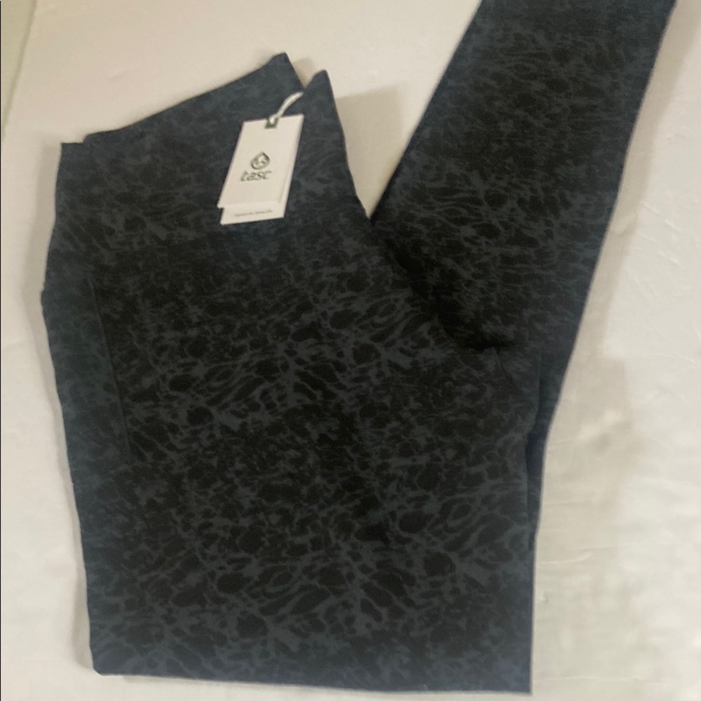 Tasc patterned Black Women's leggings